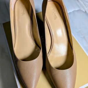Michael Kors Women's Tan Pumps